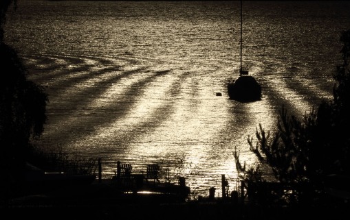 sailboat silhouette Stockholm archipelago waves ripples dock island Mefjärd summer 2010